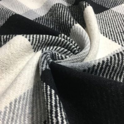 Siyah Beyaz Yünlü Ekoseli Kumaş