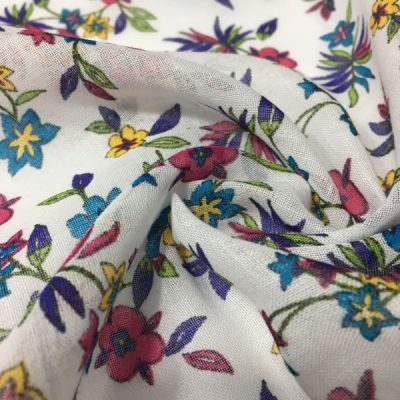 Beyaz Pembe Çiçekli Tülbent Kumaş