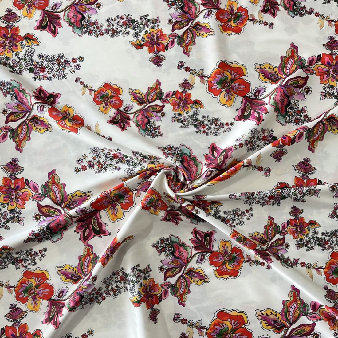 Çiçek Desenli İpeksi Saten Krep Kırmızı