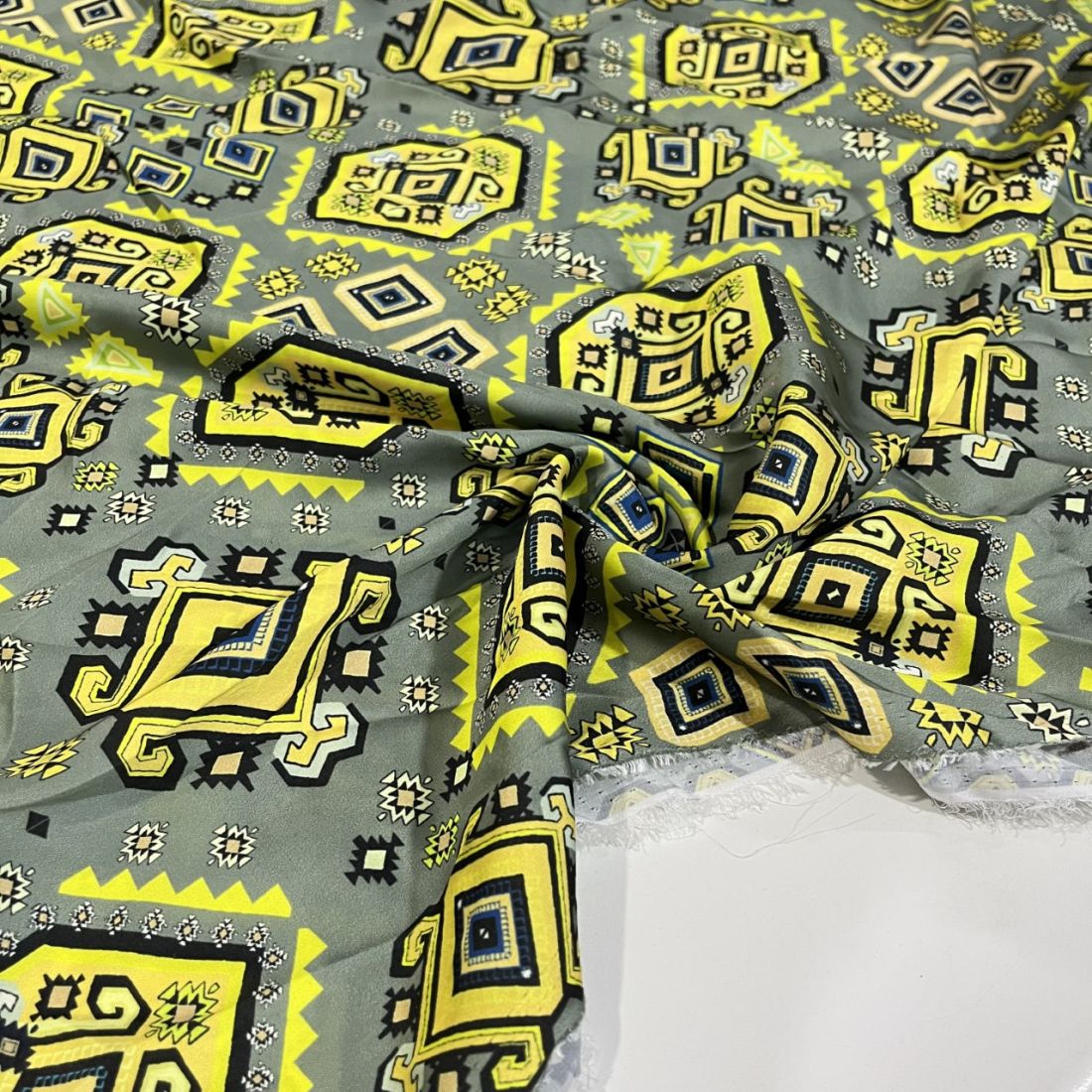 Gucci Krep Saten Kumaş Neon AHM