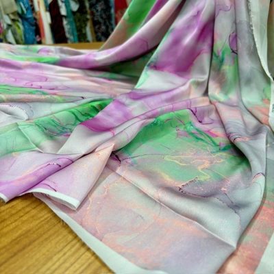Dior Batik Pastel Desenli Krep Saten Kumaş