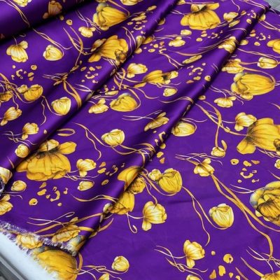 Versace Sarıl Güller İpeksi Saten Kumaş KZ