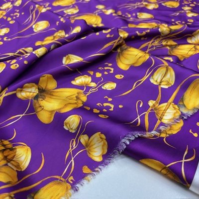 Versace Sarıl Güller İpeksi Saten Kumaş KZ