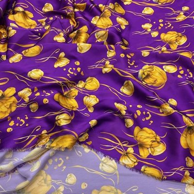 Versace Sarıl Güller İpeksi Saten Kumaş KZ