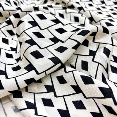 Geometrik Tasarım Jakarlı Pamuklu Cupro Kumaş SRVT