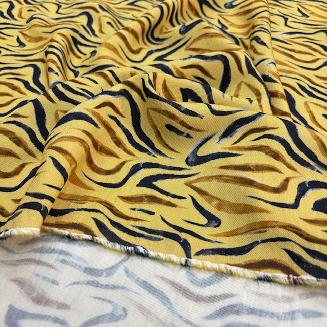 Sarı Hardal Desenli Belmando Viskon Kumaş YVZ