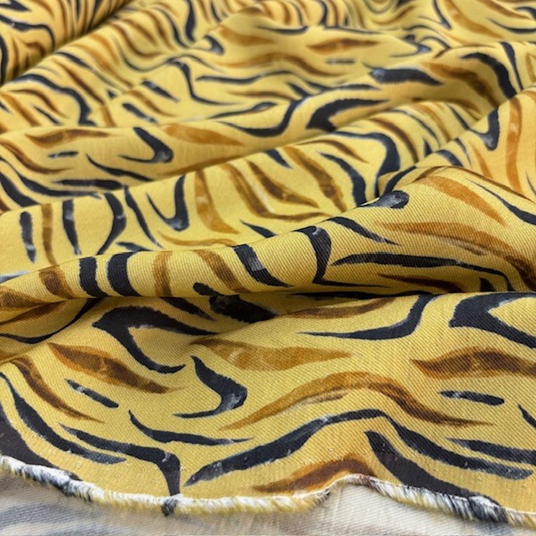Sarı Hardal Desenli Belmando Viskon Kumaş YVZ