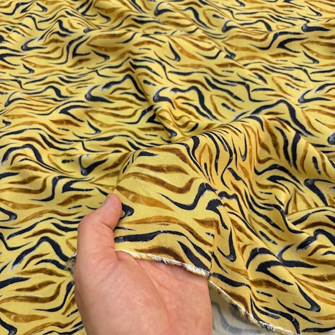 Sarı Hardal Desenli Belmando Viskon Kumaş YVZ