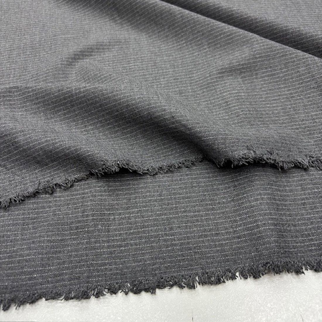 Gri İnce Çizgili Poliviskon Kumaş SMR