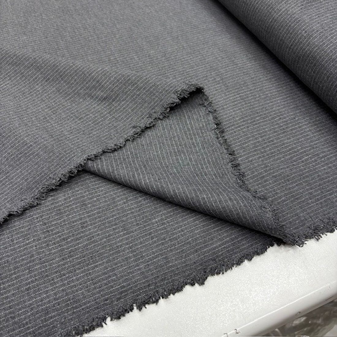 Gri İnce Çizgili Poliviskon Kumaş SMR