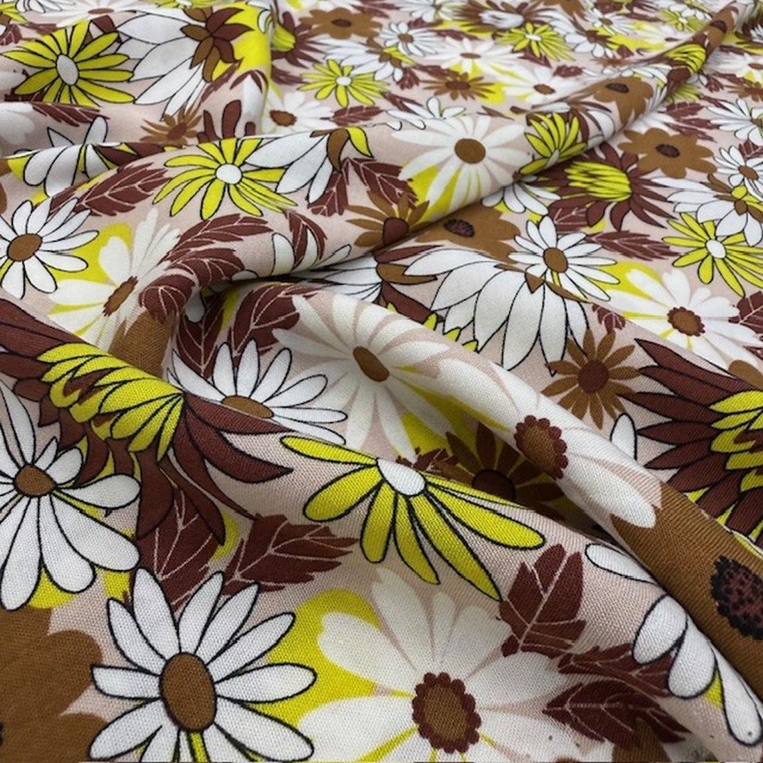 Kahve Sarı Papatya Çiçekli Viskon Kumaş YVZ