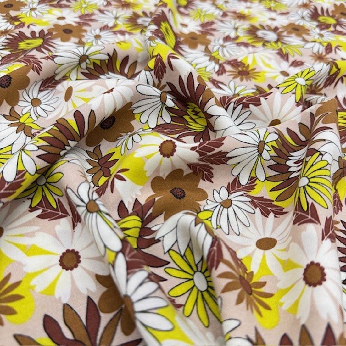 Kahve Sarı Papatya Çiçekli Viskon Kumaş YVZ