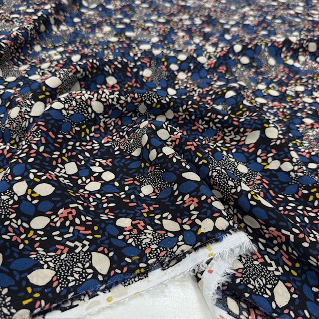 Minik Baskı Pamuklu Viskon Vual Kumaş YVZ