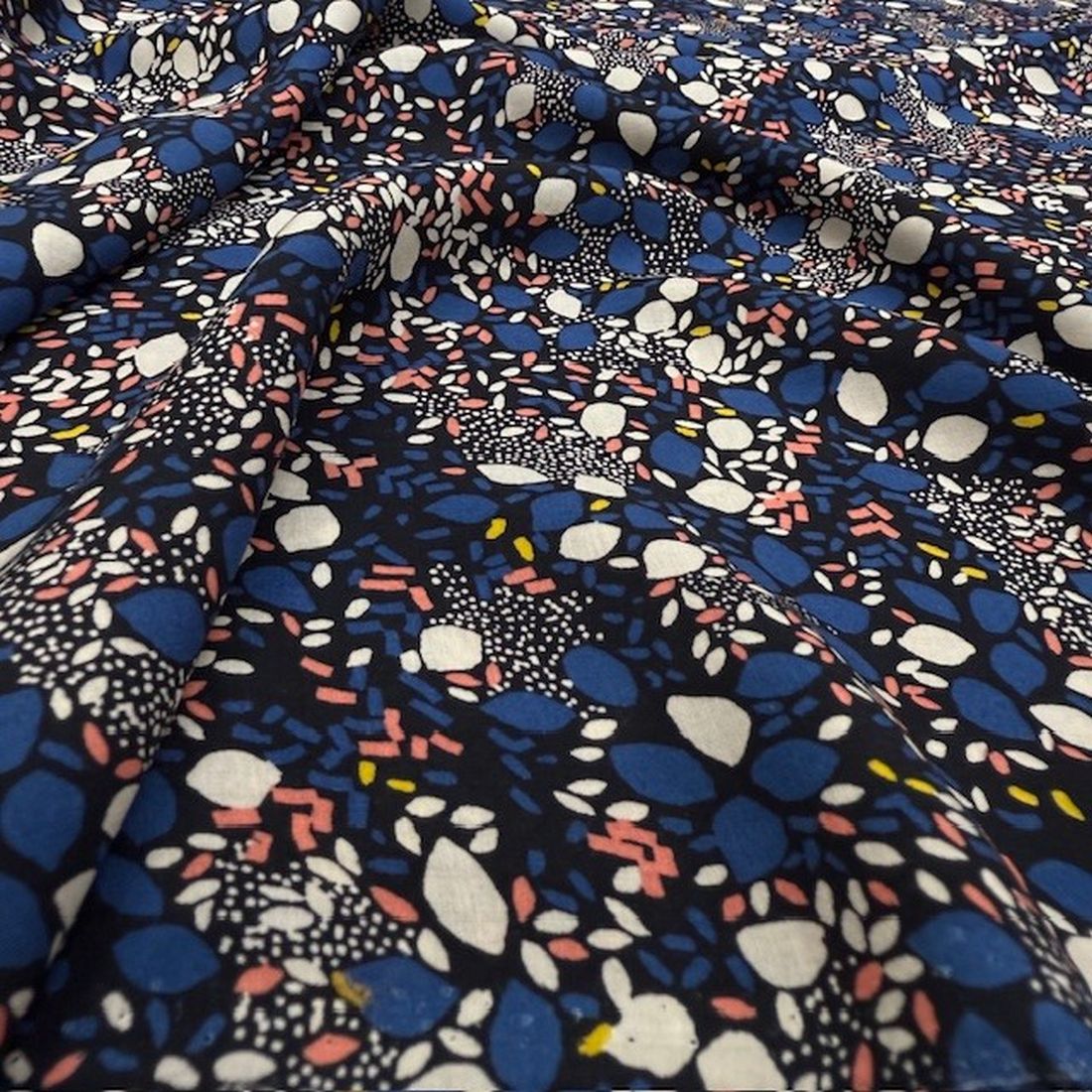 Minik Baskı Pamuklu Viskon Vual Kumaş YVZ