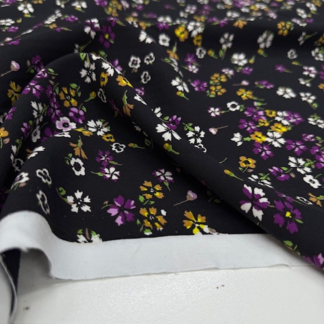 Siyah Çiçekli Pamuklu Viskon Kumaş YVZ