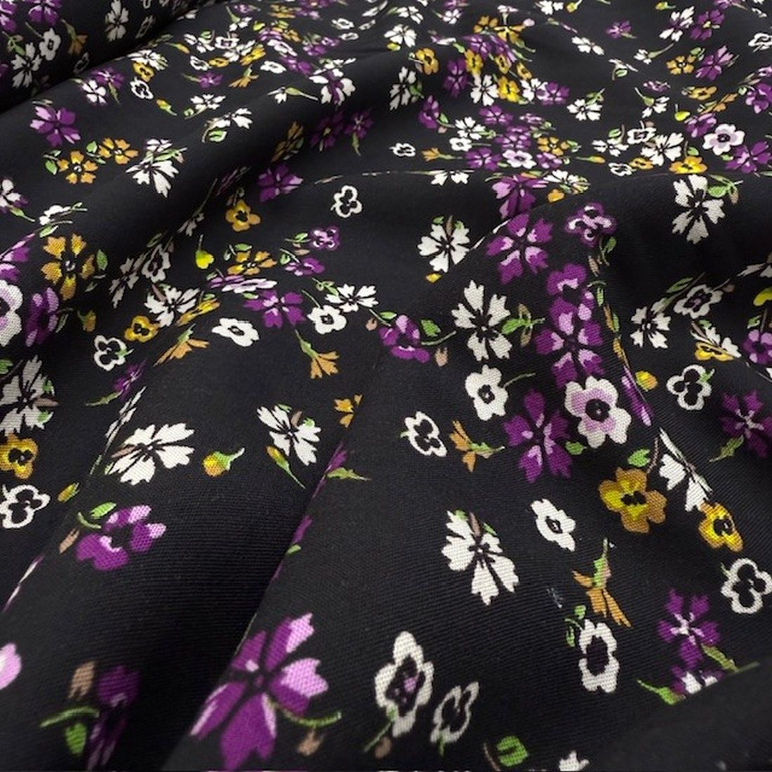 Siyah Çiçekli Pamuklu Viskon Kumaş YVZ