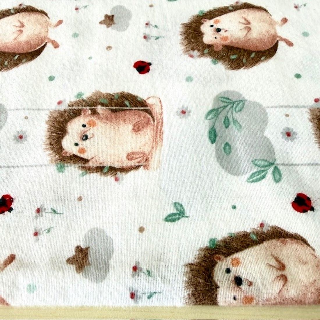 Çiften Kirpi Desenli Pazen Kumaş Arv