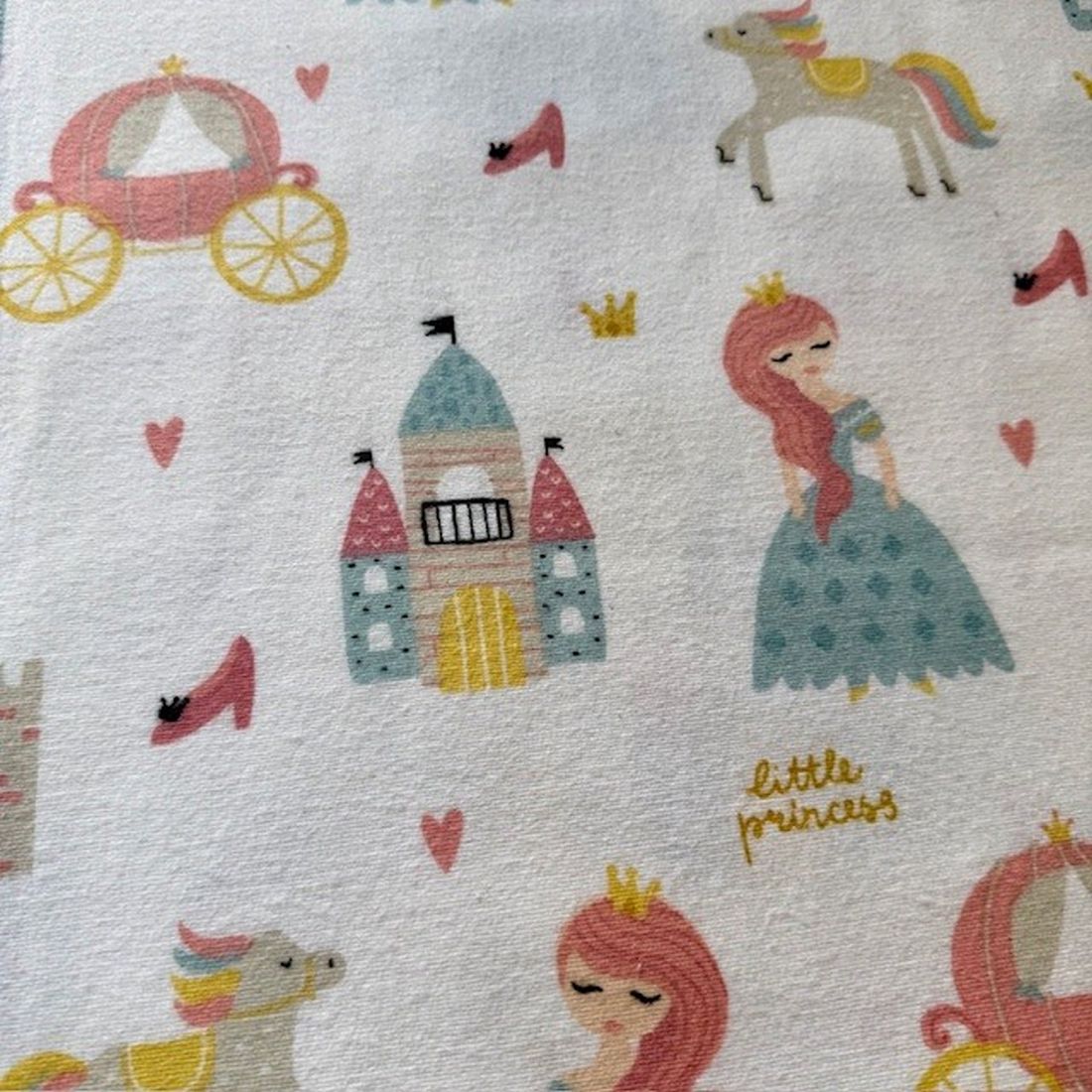 Çiften Küçük Prenses Desenli Pazen Kumaş Arv