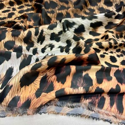 Versace Leopar Desenli İpeksi Saten Kumaş