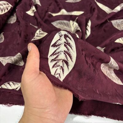 Yaprak Jakarlı İpeksi Cupro Kumaş Bordo SRVT