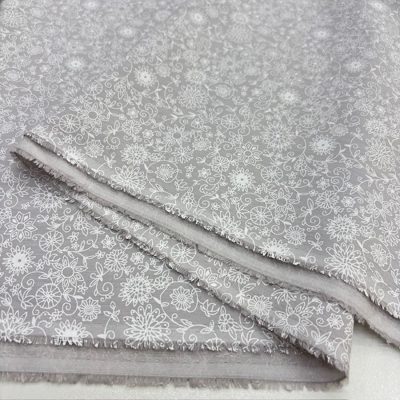 Açık Gri Çiçekli Pamuk Poplin Kumaş HS